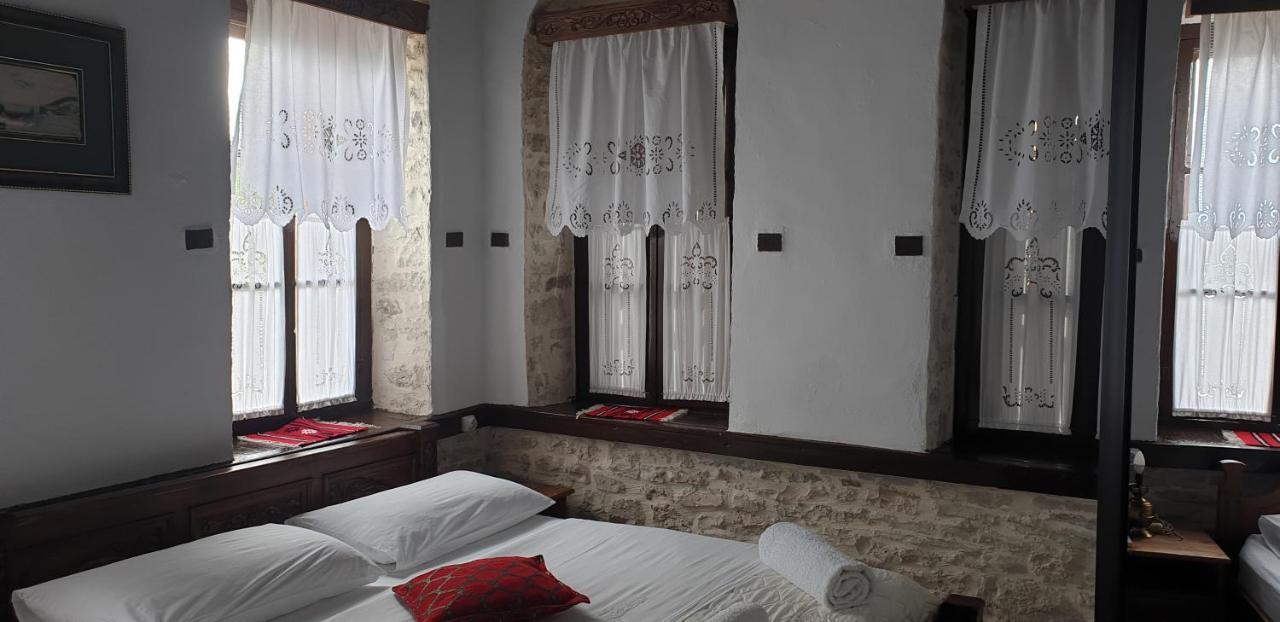 Silver Hill Guesthouse จีโรคาสเตอร์ ภายนอก รูปภาพ