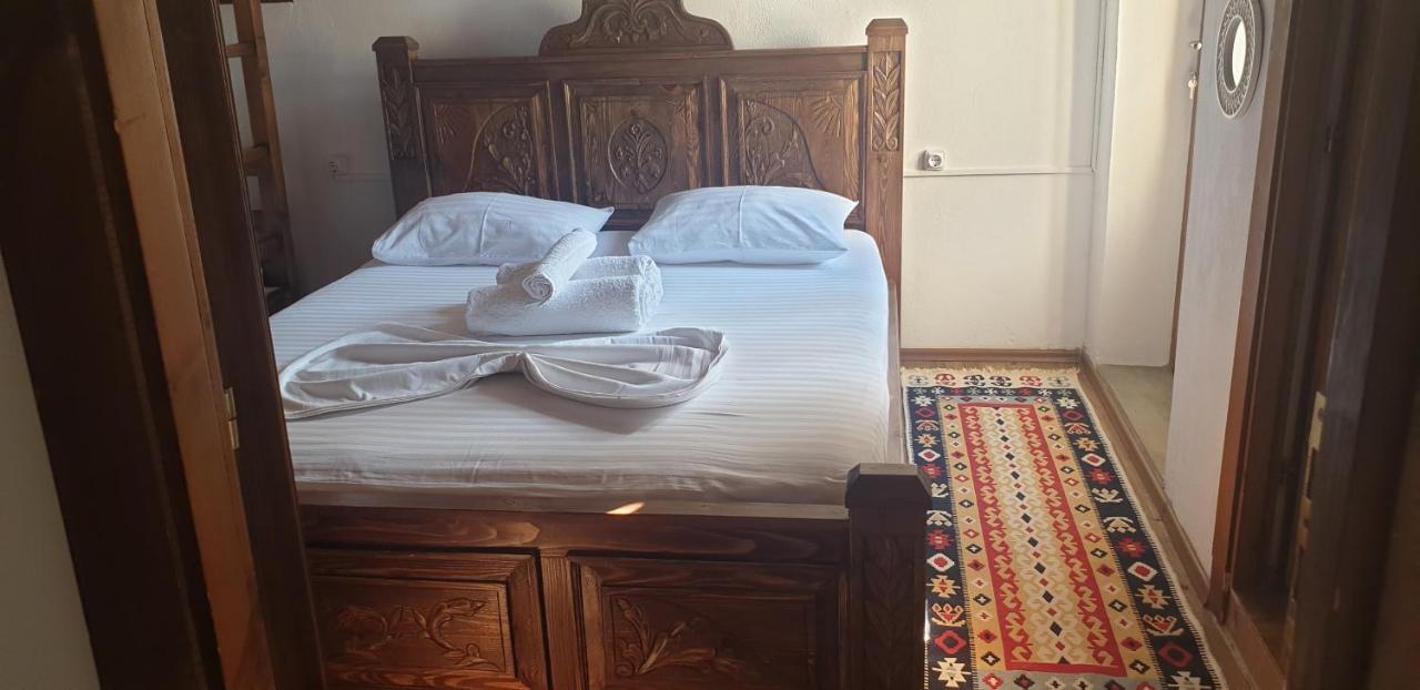 Silver Hill Guesthouse จีโรคาสเตอร์ ภายนอก รูปภาพ
