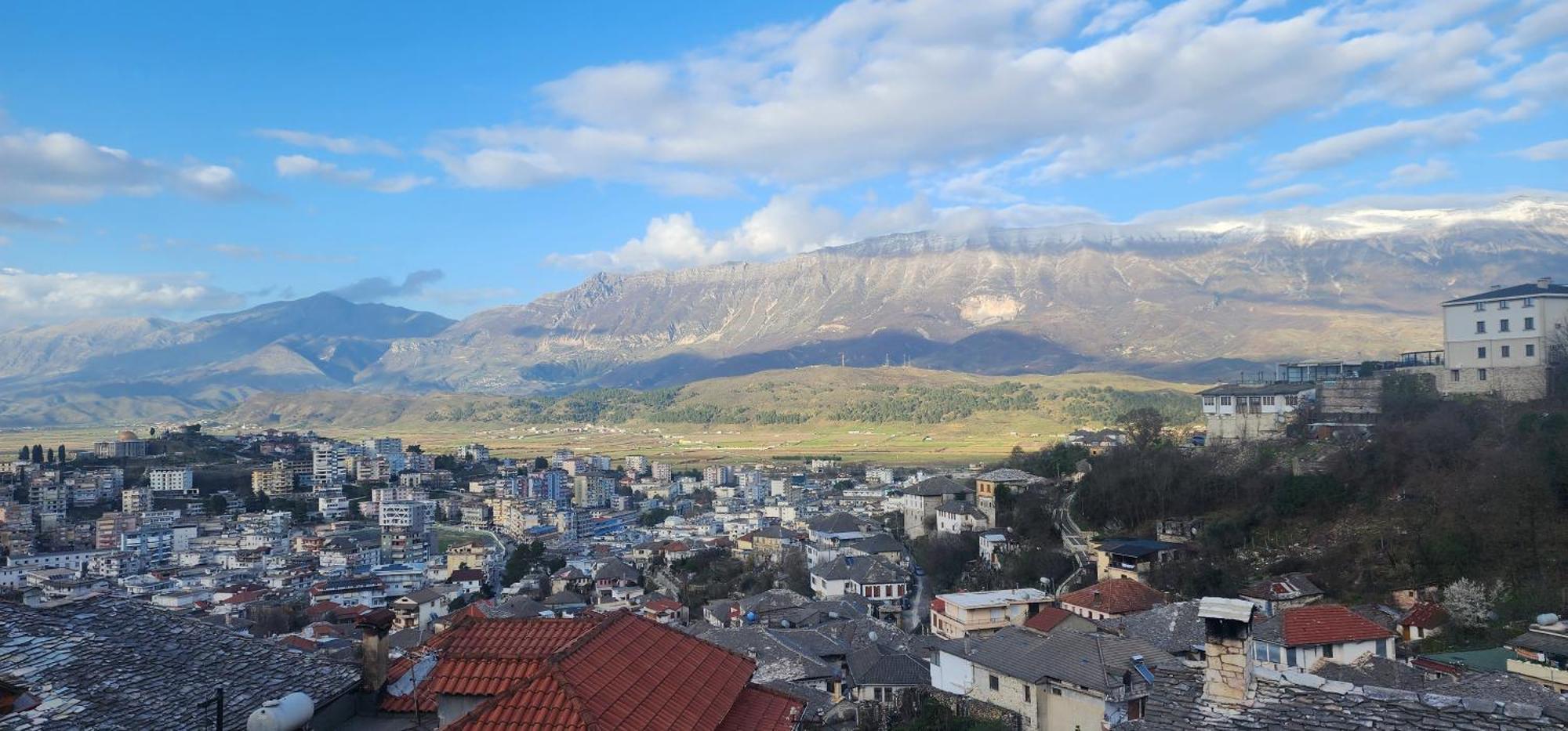Silver Hill Guesthouse จีโรคาสเตอร์ ภายนอก รูปภาพ