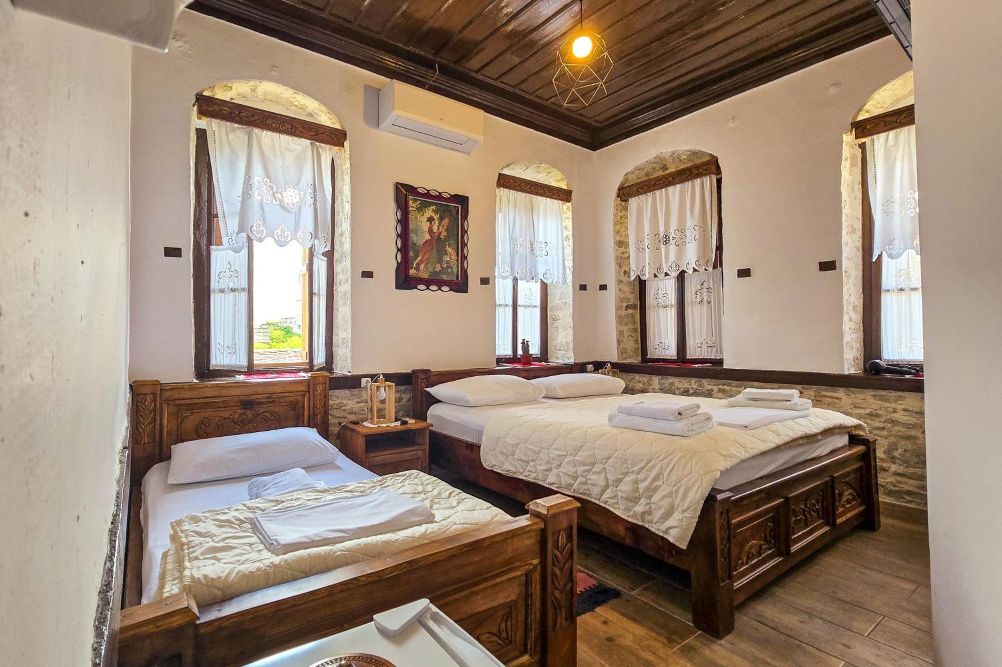 Silver Hill Guesthouse จีโรคาสเตอร์ ห้อง รูปภาพ