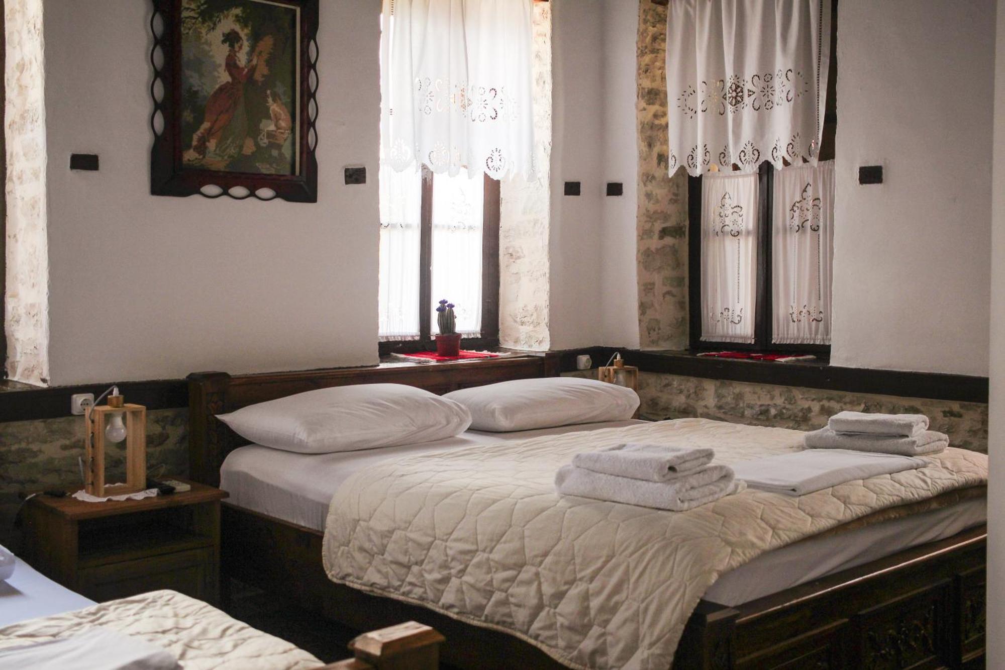 Silver Hill Guesthouse จีโรคาสเตอร์ ภายนอก รูปภาพ