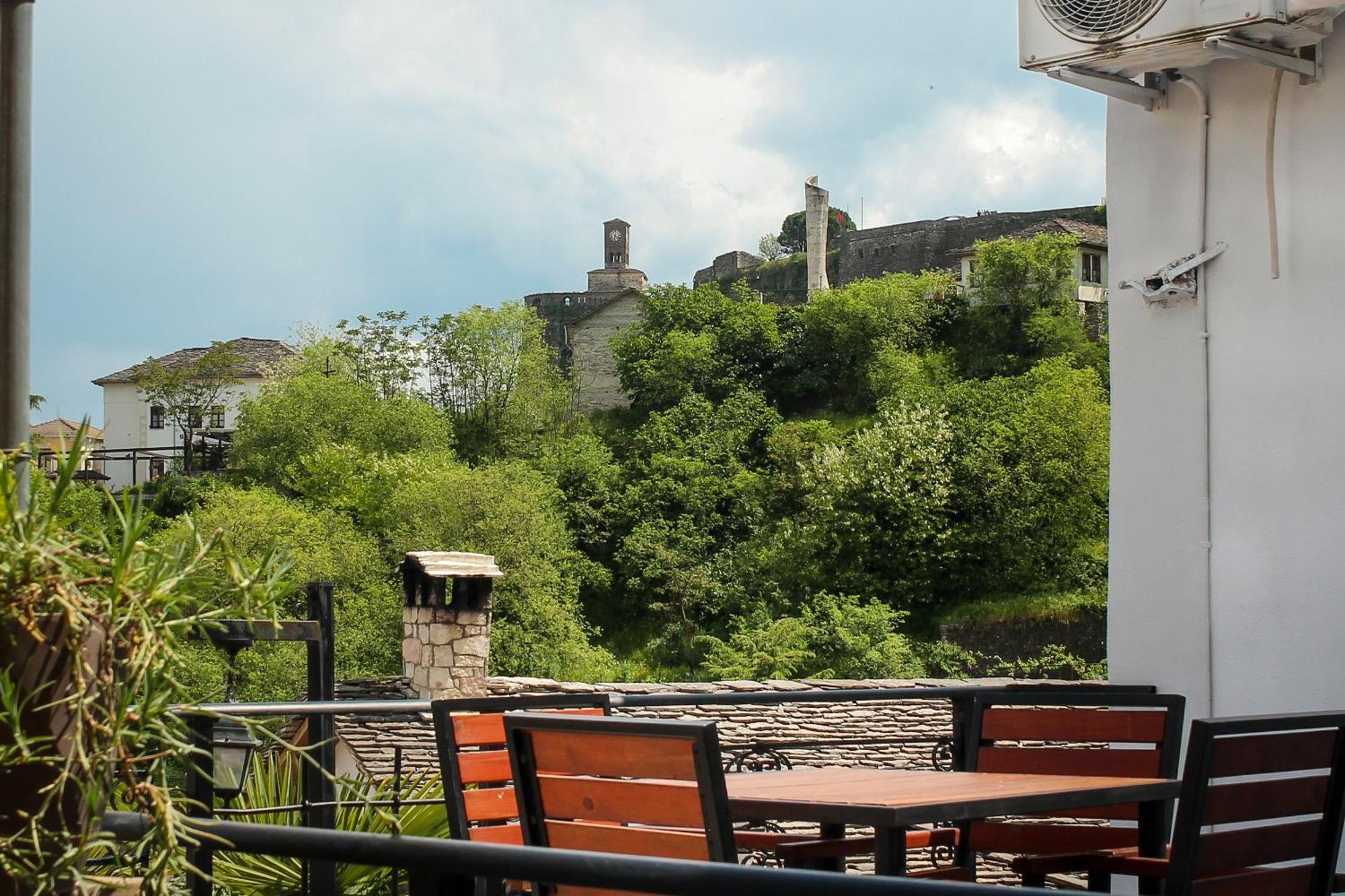Silver Hill Guesthouse จีโรคาสเตอร์ ภายนอก รูปภาพ