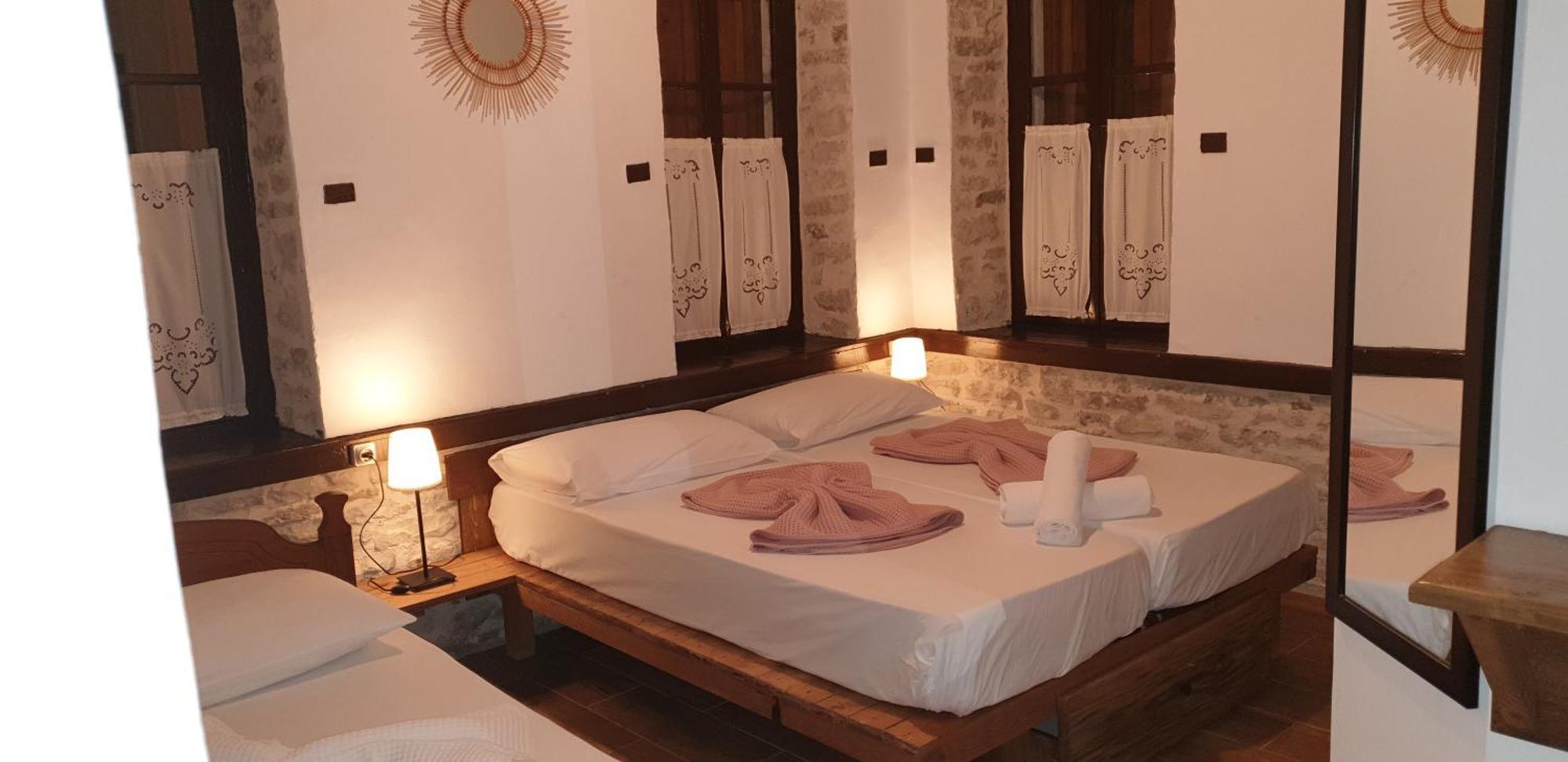 Silver Hill Guesthouse จีโรคาสเตอร์ ภายนอก รูปภาพ